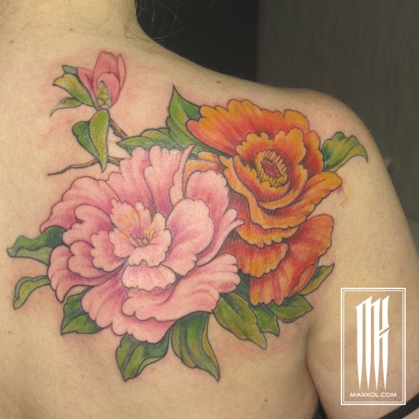 татуировка цветков для девушки